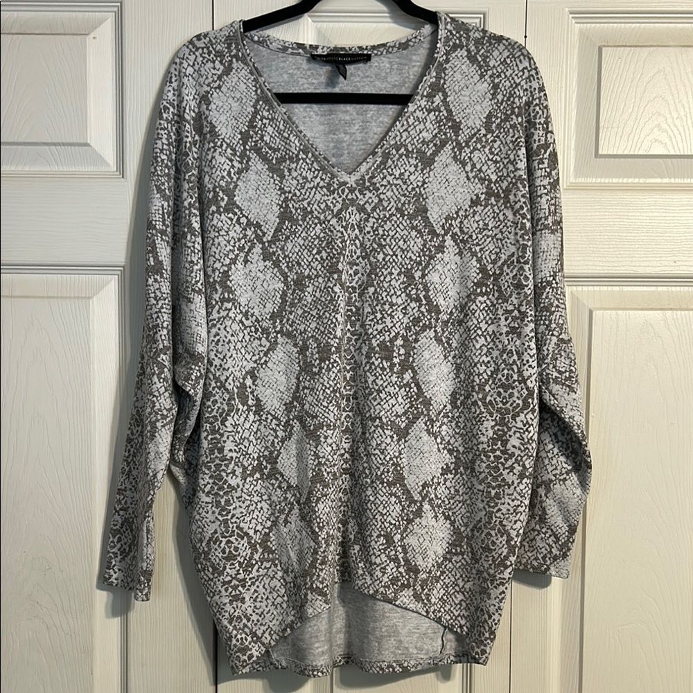 WHITE HOUSE BLACK MARKET Snake-print Dolman Tunic Size Medium Gray White
